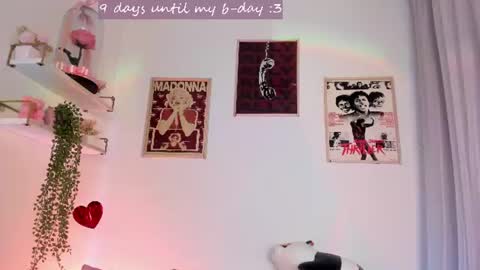 Snapshot of ally_belle chatting on July 23, 1:58 am Ally Belle online show from July 23, 1:58 am