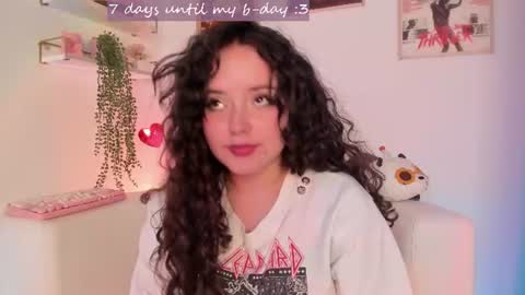 Snapshot of ally_belle chatting on July 24, 10:41 pm Ally Belle online show from July 24, 10:41 pm