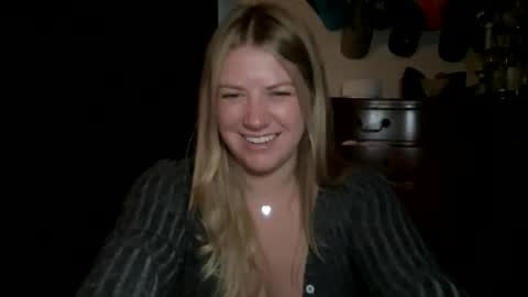 Snapshot of allyanalangel chatting on October 17, 10:12 pm allyanalangel online show from October 17, 10:12 pm