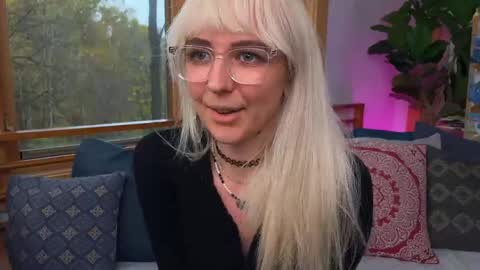 Ally Elliot online show from October 28, 8:55 pm