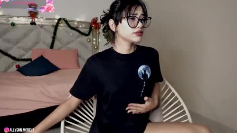 Allyson 3 online show from December 22, 7:31 pm