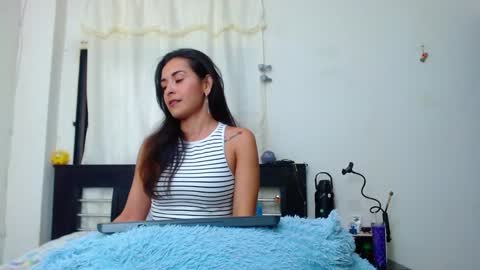 Snapshot of allyson_collins_ chatting on January 7, 8:31 pm Allyson collins online show from January 7, 8:31 pm