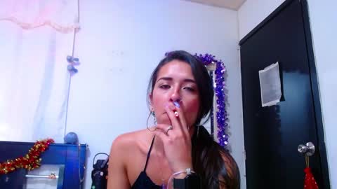 Snapshot of allyson_collins_ chatting on January 18, 8:19 pm Allyson collins online show from January 18, 8:19 pm