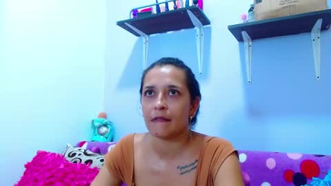 Snapshot of allyson_collins_ chatting on May 12, 9:12 pm Allyson collins online show from May 12, 9:12 pm