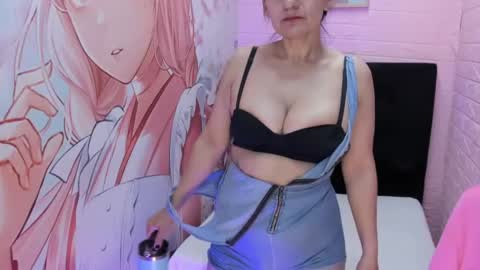 Snapshot of allysonmilf chatting on July 2, 4:02 pm Allyson online show from July 2, 4:02 pm