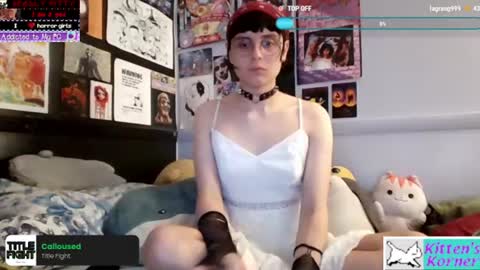 Snapshot of allyv527 chatting on July 30, 10:09 pm Ally online show from July 30, 10:09 pm