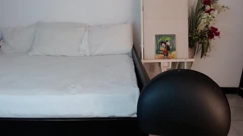 alma_art_ online show from March 13, 8:15 pm