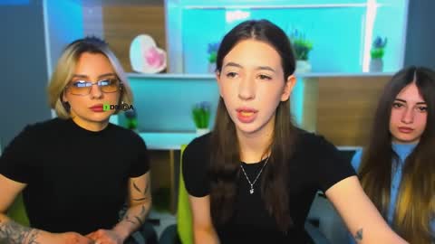 Snapshot of alma_heart chatting on April 9, 11:48 am alma heart online show from April 9, 11:48 am