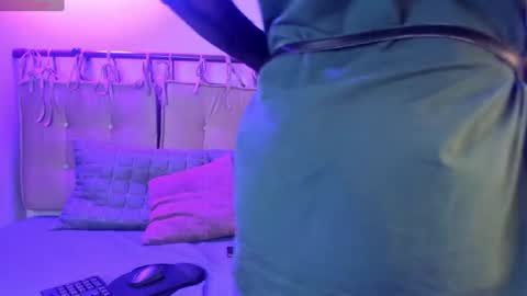 alma_rose_ online show from August 1, 7:02 pm