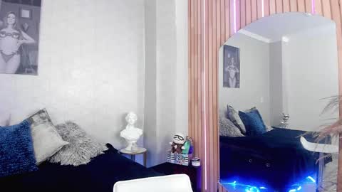 Snapshot of almabella__ chatting on February 3, 3:17 pm AlmaBella online show from February 3, 3:17 pm