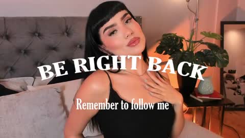 Mia online show from April 24, 1:57 pm