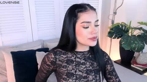 Mia online show from April 25, 1:41 pm