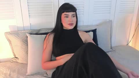 Snapshot of almablaze chatting on May 4, 3:19 pm Mia online show from May 4, 3:19 pm
