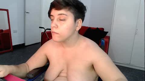 Snapshot of almondonwheels chatting on January 8, 12:28 am Almond online show from January 8, 12:28 am