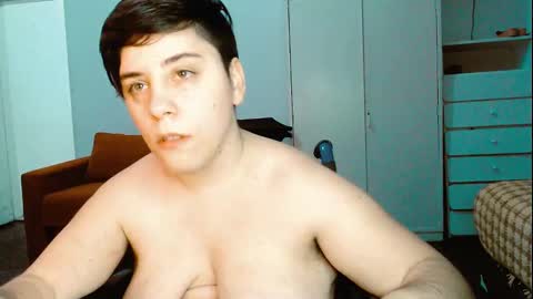 Snapshot of almondonwheels chatting on January 10, 1:21 am Almond online show from January 10, 1:21 am