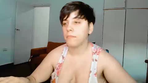 Snapshot of almondonwheels chatting on January 20, 10:37 pm Almond online show from January 20, 10:37 pm