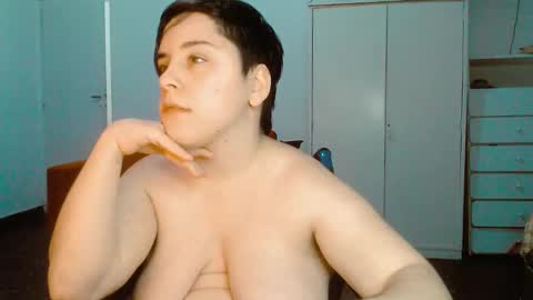 Snapshot of almondonwheels chatting on January 26, 2:56 am Almond online show from January 26, 2:56 am