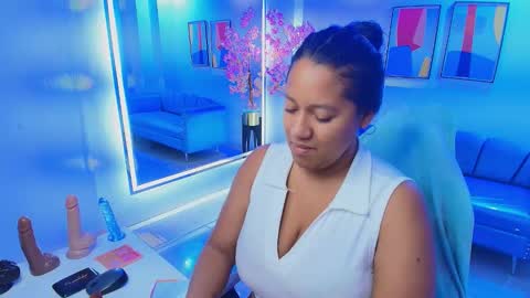 Alondra  online show from January 16, 4:05 am