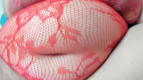 Snapshot of alondra_zaens chatting on December 6, 9:35 pm Alondra online show from December 6, 9:35 pm