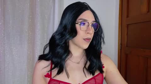 Hazel Bowie online show from February 21, 10:00 pm