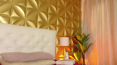 Hazel Bowie online show from April 8, 8:31 pm