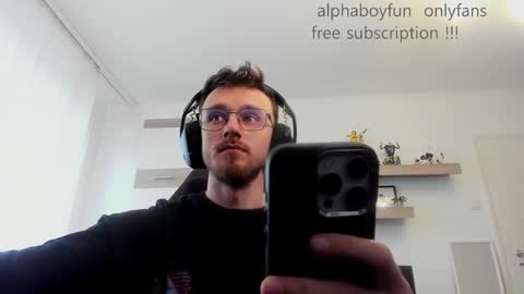 Snapshot of alphaboyfun chatting on March 14, 7:25 am Andi online show from March 14, 7:25 am