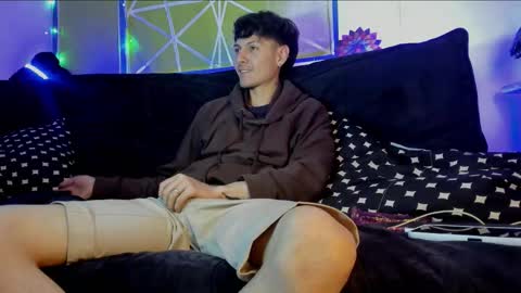 Snapshot of alphadioniso chatting on February 25, 8:07 pm Dioniso online show from February 25, 8:07 pm