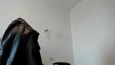 Snapshot of alphagodleatherking92 chatting on June 3, 2:33 pm LeatherMaster online show from June 3, 2:33 pm