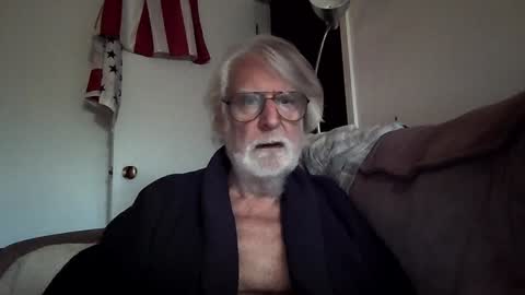 Snapshot of alphauniform chatting on December 3, 12:59 pm AlphaUniform online show from December 3, 12:59 pm