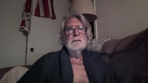 Snapshot of alphauniform chatting on December 4, 1:31 pm AlphaUniform online show from December 4, 1:31 pm