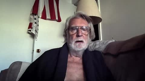 Snapshot of alphauniform chatting on December 6, 1:33 pm AlphaUniform online show from December 6, 1:33 pm