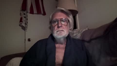 Snapshot of alphauniform chatting on December 9, 12:51 pm AlphaUniform online show from December 9, 12:51 pm