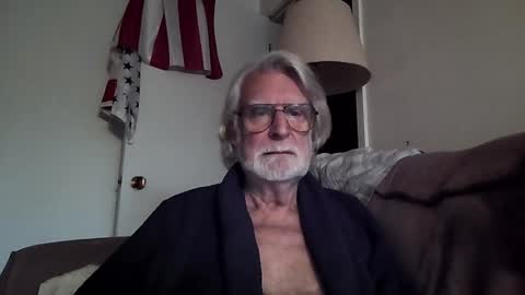 Snapshot of alphauniform chatting on December 18, 3:55 pm AlphaUniform online show from December 18, 3:55 pm