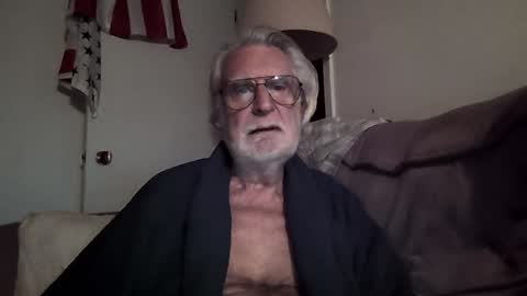 Snapshot of alphauniform chatting on January 12, 1:27 pm AlphaUniform online show from January 12, 1:27 pm