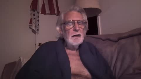 Snapshot of alphauniform chatting on January 19, 12:28 pm AlphaUniform online show from January 19, 12:28 pm