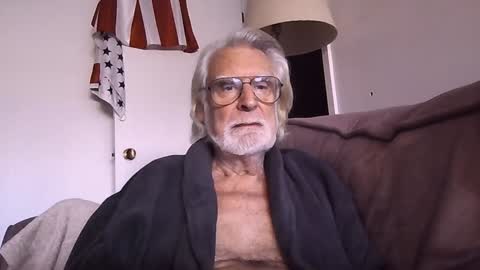 Snapshot of alphauniform chatting on February 4, 6:38 pm AlphaUniform online show from February 4, 6:38 pm