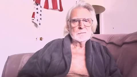 Snapshot of alphauniform chatting on February 22, 4:19 pm AlphaUniform online show from February 22, 4:19 pm