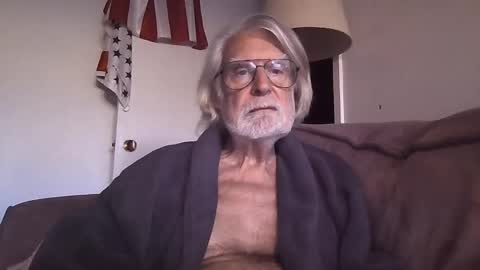 Snapshot of alphauniform chatting on February 26, 12:47 pm AlphaUniform online show from February 26, 12:47 pm