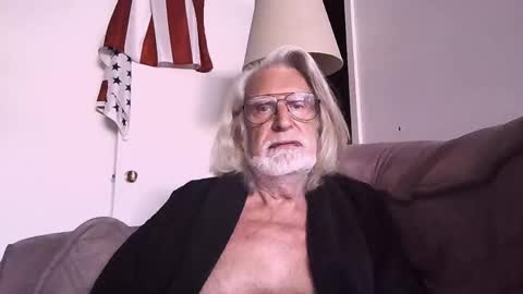 Snapshot of alphauniform chatting on September 17, 6:20 pm AlphaUniform online show from September 17, 6:20 pm