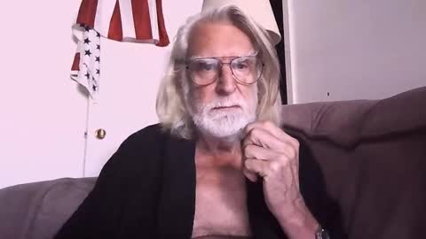 Snapshot of alphauniform chatting on September 27, 2:44 pm AlphaUniform online show from September 27, 2:44 pm