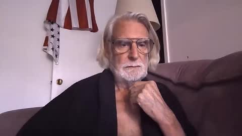 Snapshot of alphauniform chatting on October 13, 6:41 pm AlphaUniform online show from October 13, 6:41 pm