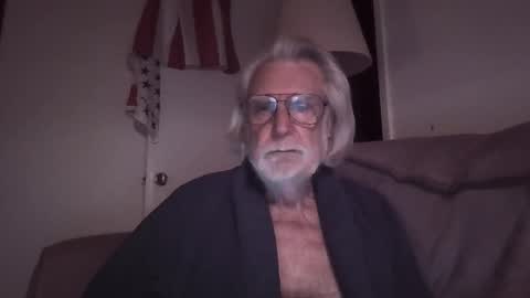 Snapshot of alphauniform chatting on October 17, 11:35 am AlphaUniform online show from October 17, 11:35 am