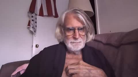 Snapshot of alphauniform chatting on October 23, 5:33 pm AlphaUniform online show from October 23, 5:33 pm