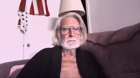 Snapshot of alphauniform chatting on November 22, 5:01 pm AlphaUniform online show from November 22, 5:01 pm