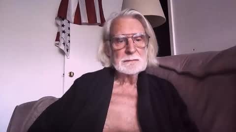 Snapshot of alphauniform chatting on December 5, 7:10 pm AlphaUniform online show from December 5, 7:10 pm