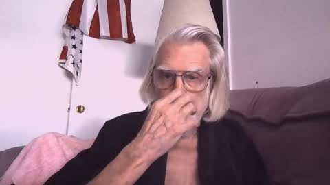 Snapshot of alphauniform chatting on February 3, 7:08 pm AlphaUniform online show from February 3, 7:08 pm