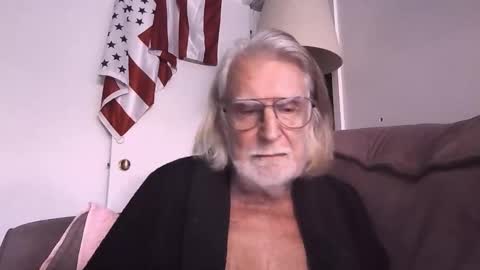 Snapshot of alphauniform chatting on February 23, 4:15 pm AlphaUniform online show from February 23, 4:15 pm