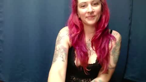 Snapshot of alternative_milf chatting on May 13, 6:27 pm Lily online show from May 13, 6:27 pm