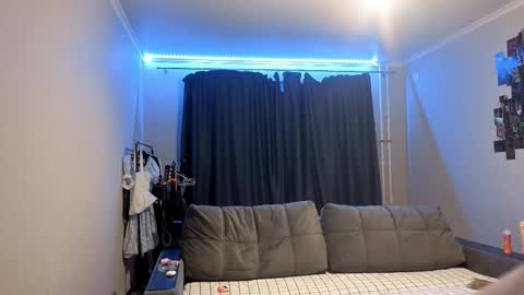 May online show from November 26, 8:10 pm