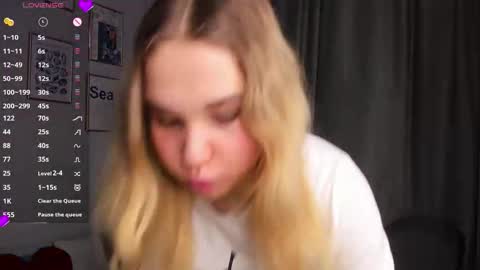 Snapshot of althenabrach chatting on November 15, 5:27 am Betty online show from November 15, 5:27 am